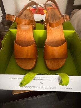 Platform vegan Leather wood platform Sandals - Tan